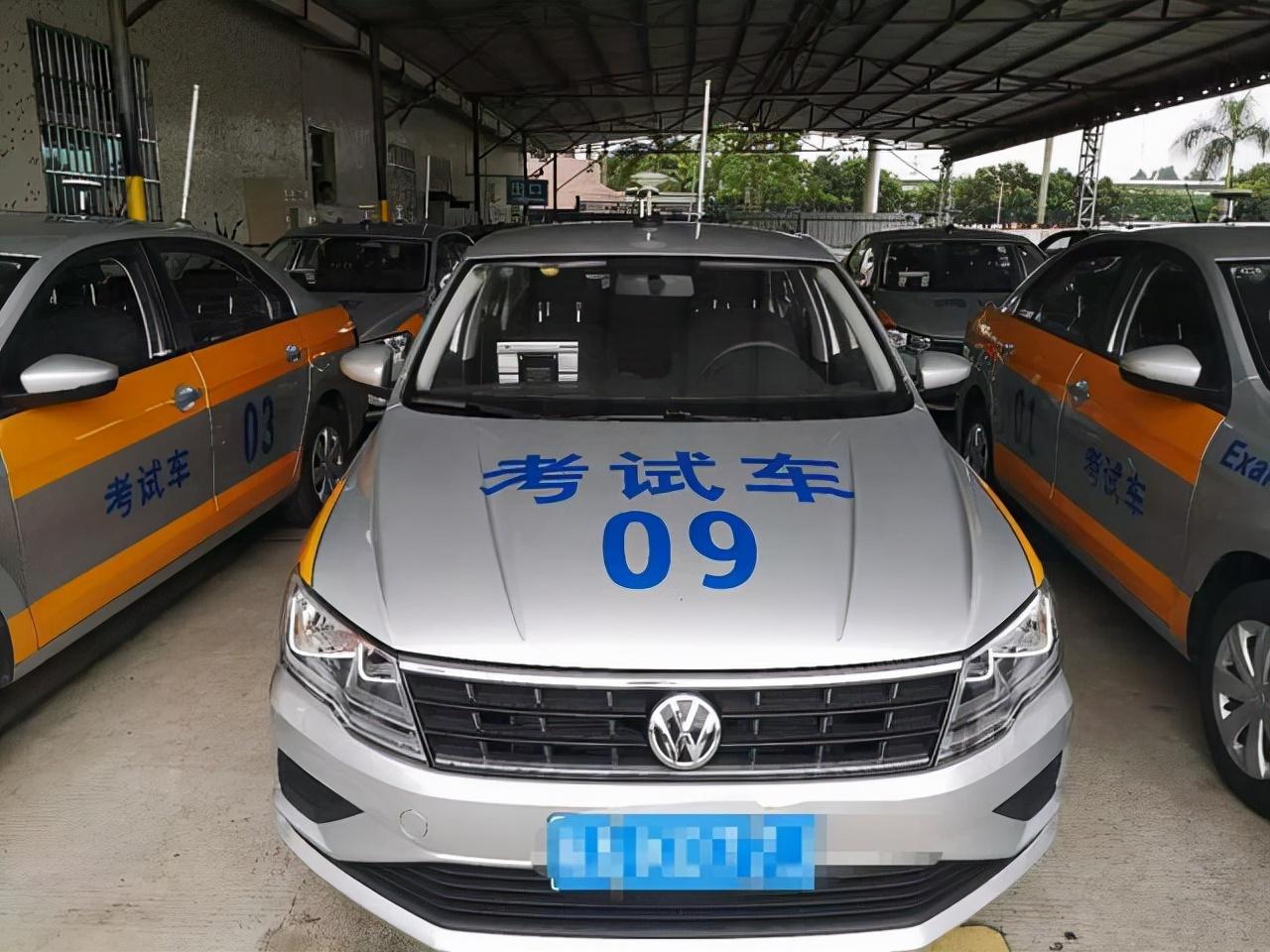 高尔夫初级教练证怎么考（从事驾校教练工作，考教练证要考哪些）