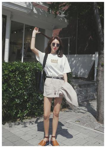 白色T恤怎么搭配