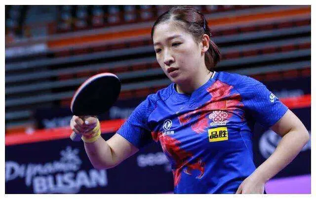 张继科看刘诗雯哪一年(张继科刘诗雯握手,眼神不敢直视,也许是他们遇见的太早……)