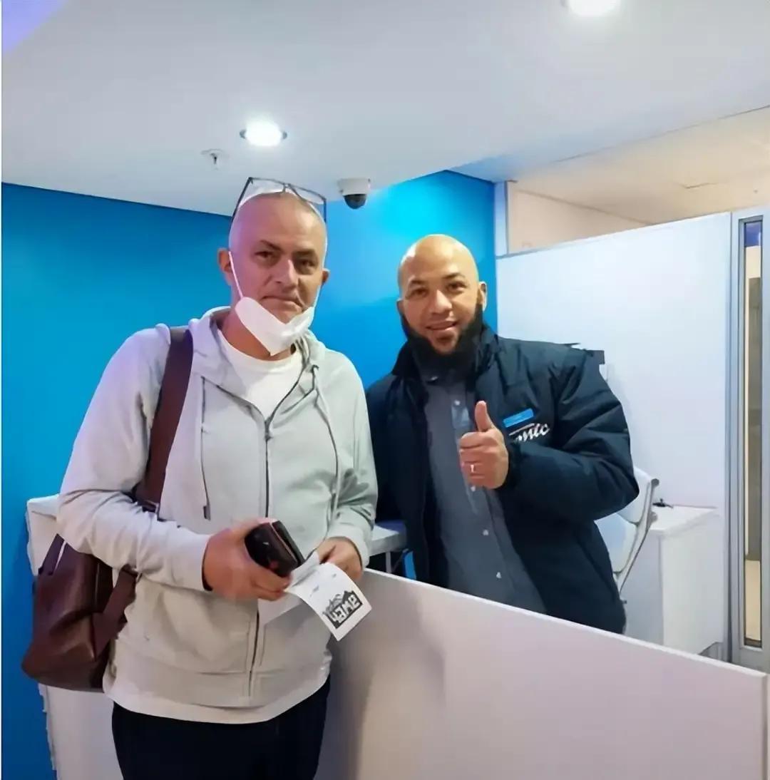 穆里尼奥在曼联拿了几个冠军（穆里尼奥总共获得四次三冠王，他能在罗马再收获三冠王吗？）