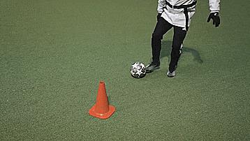 足球花式起球过人（五个花式过人技巧（不建议在实战中使用））