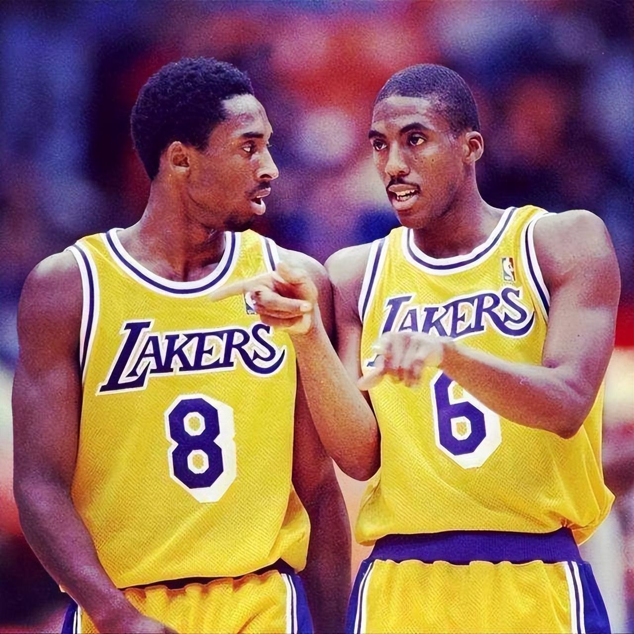 NBA全明星乔丹出场(98年湖人坐拥4位全明星,为何西决会被爵士横扫?OK组合表现如何)