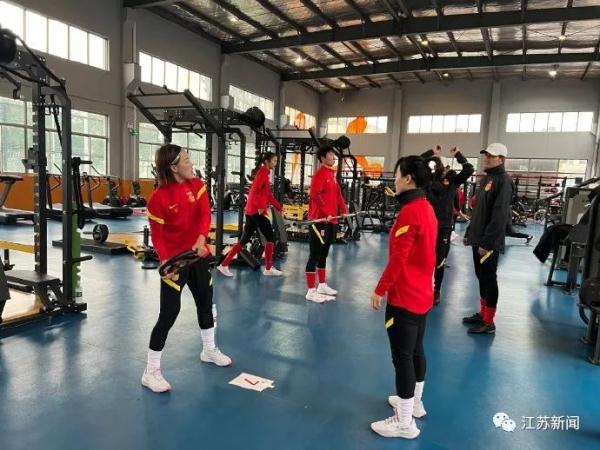 女足进行回国后的首堂训练课（来到苏州感觉如何？隔离中的中国女足姑娘们这样说）