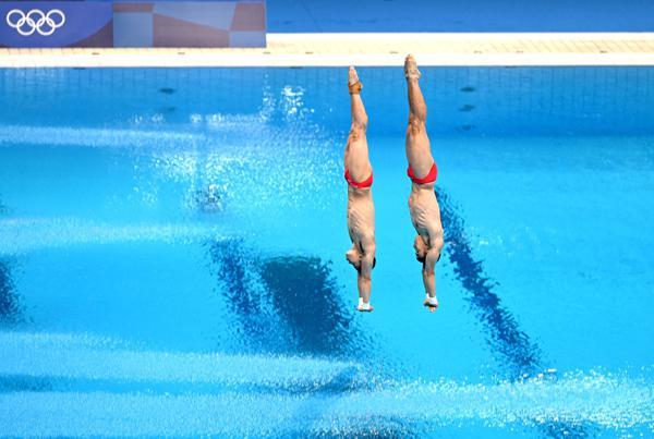2012年跳水冠军是谁(东京奥运会跳水男子双人10米台:曹缘/陈艾森获得银牌)