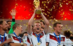 世界杯球员几岁退休(盘点:5位早早退役的世界级球星,法国射手曾创造世界杯进球纪录)-华海博客