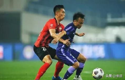 足球不能踩球的原因(中国男足为什么一直都处理不了停球的这个难题?)