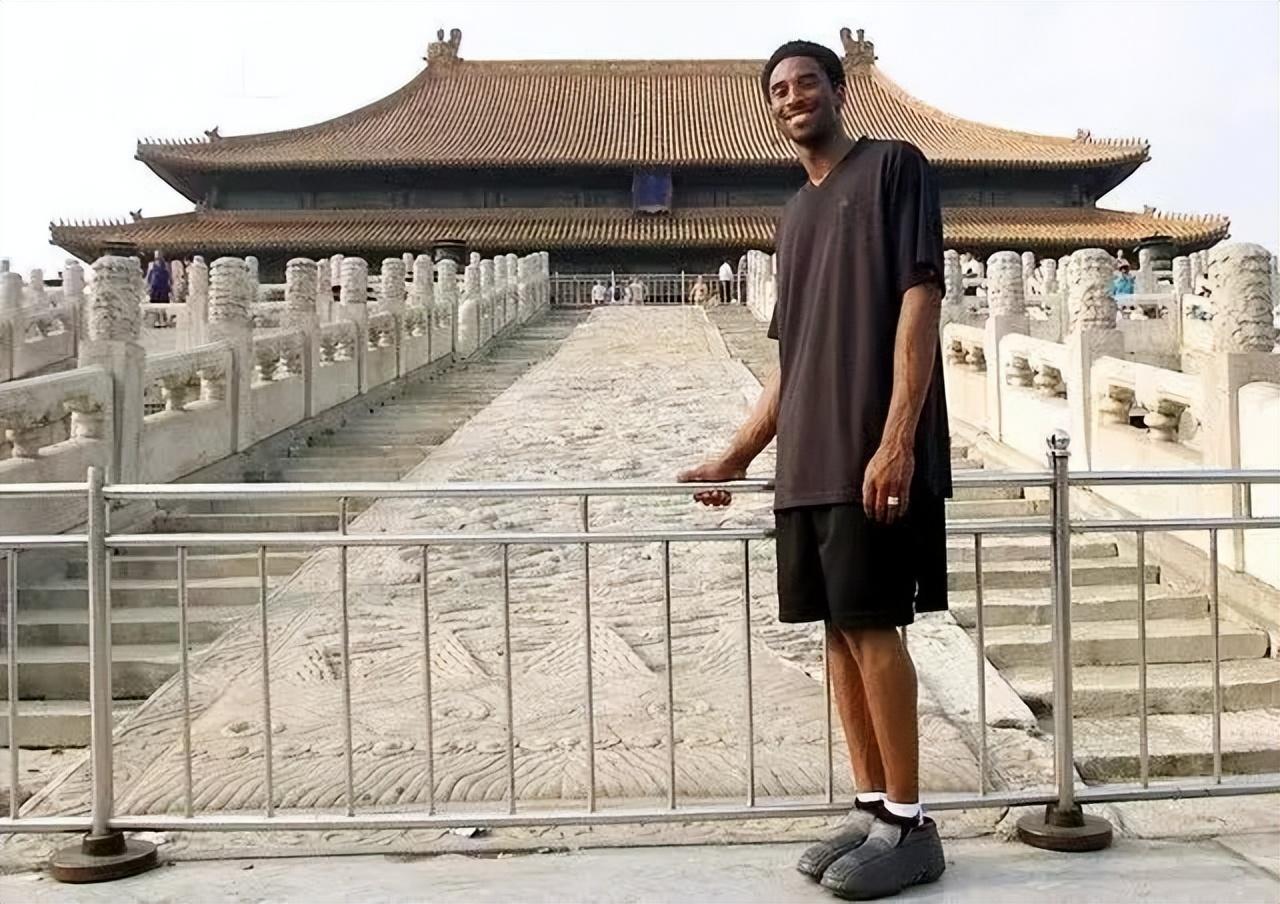 科比上脚过的球鞋（为何拒绝上脚第三代个人签名鞋？科比阿迪达斯时期球鞋全盘点）