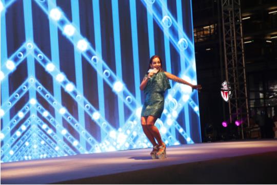 燃情世界杯文化(“燃情世界杯,西村狂欢夜”火热开幕,巴蜀男神李伯清亮相现场)