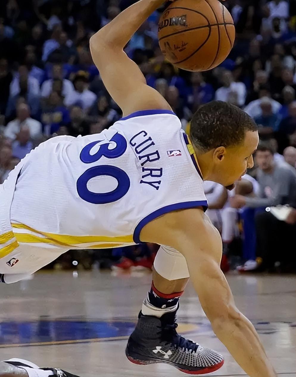 欧文十大过人（若NBA球星变向分4个等级：罗斯S级，欧文华丽过人SS，那SSS多猛？）