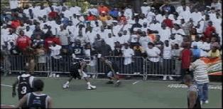 美国篮球教授中国打架(职业球员对上街球手会怎样?教授险些打架,科比完爆街球高手!)