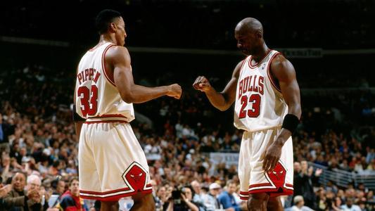 乔丹呆过几个队伍（退役17年, 乔丹从没去过公牛队的主场, 这世间没有无缘无故的恨）