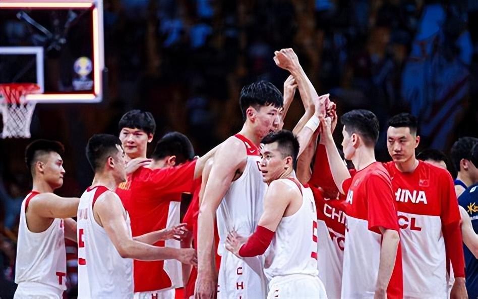 08年奥运会男篮主教练是谁（杜锋的国家队带的后卫多，那此前的世界大赛男篮都会带几个后卫？）