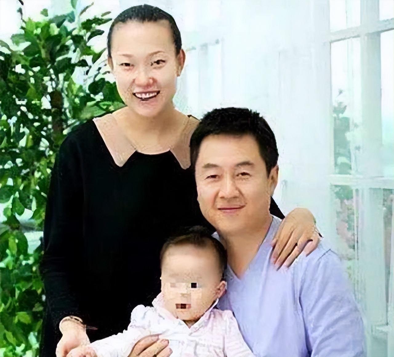 侯英超前女友李楠施之皓（施之皓近况：二婚娶弟子李楠，赴巴新执教，如今面容尽显苍老之态）