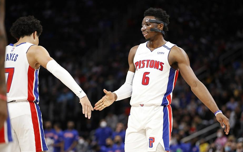 活塞VS热火（爆冷！活塞完胜热火，结束14连败，洛瑞19分10助，热火跌出前四）