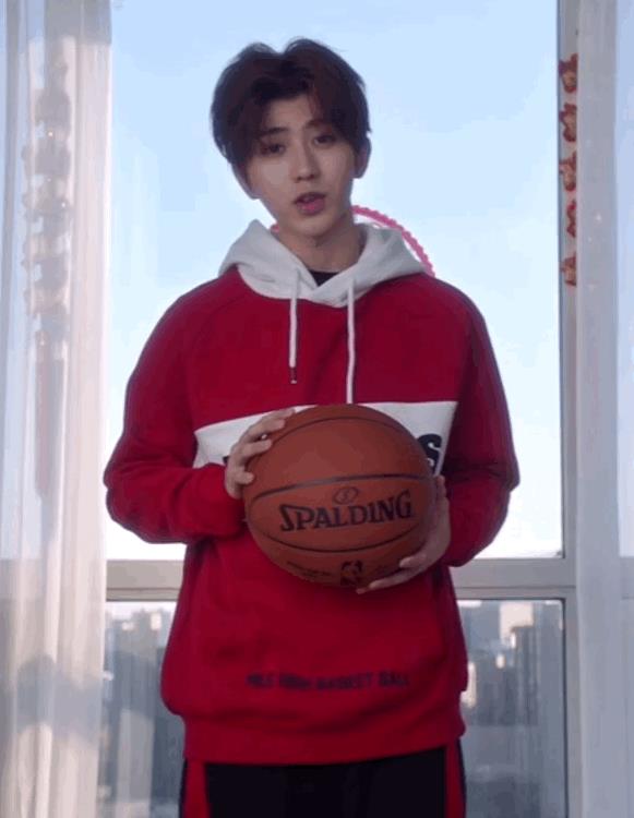 nba形象大使蔡徐坤（NBA请蔡徐坤做形象大使，80%球迷投出了反对票：难以置信！）