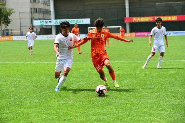 踢足球怎样高中（中国青少年足球联赛参赛队伍结构日趋多样）