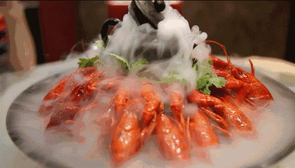 龙虾和世界杯关系(世界杯期间,比C罗还“红”的小龙虾,被球迷3小时吃掉153万只)