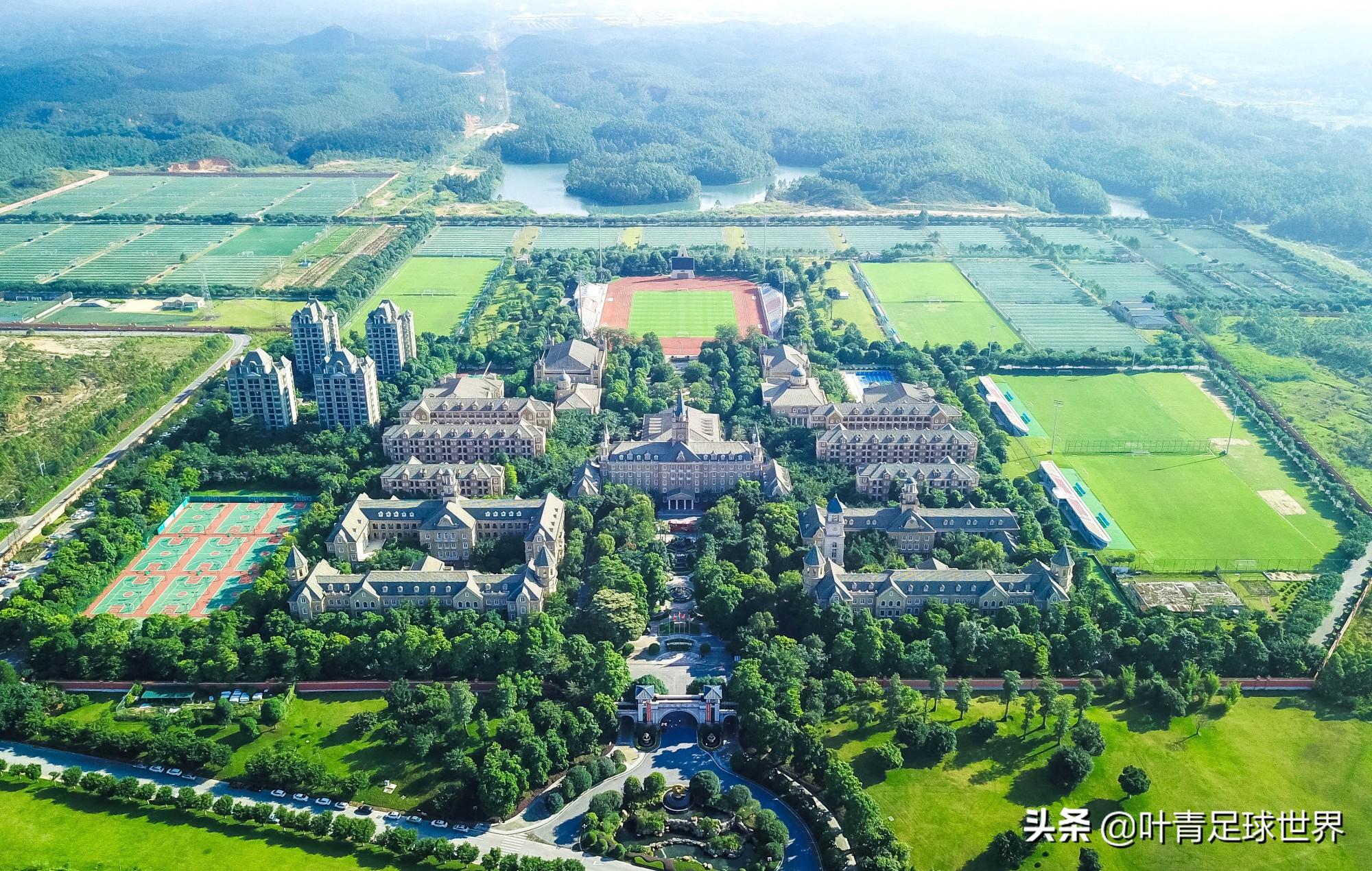 恒大足球青训怎么报名(探秘恒大足校:2万人报名,只招300人!百里挑一,全免费培养)