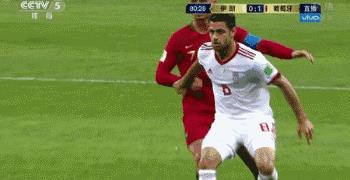 俄罗斯世界杯裁判中间站个外人(关于世界杯视频裁判那些事,这里有你想知道的一切信息!)