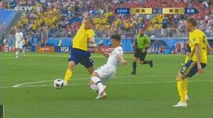 俄罗斯世界杯裁判中间站个外人(关于世界杯视频裁判那些事,这里有你想知道的一切信息!)