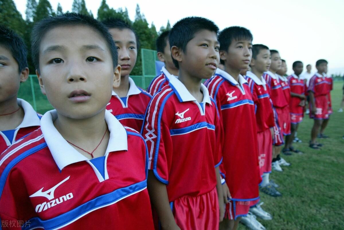 为什么球星踢不进世界杯（痛心疾首！媒体人指出国足不进世界杯的3大原因，球迷：太对了）