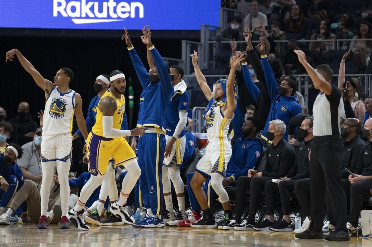 威少湖人首秀先来个助攻练练手（威少湖人首秀翻车数据惨淡，12中4的詹姆斯：季前赛还没训练重要）