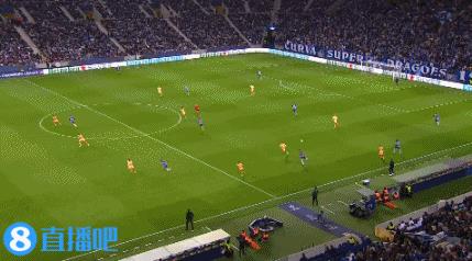 奥布拉克扑单刀（半场-马竞防线多次被打穿0-2落后波尔图 奥布拉克两扑单刀）