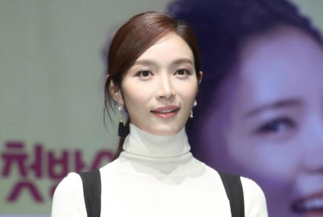 我丈夫能踢到50岁(美过宋慧乔,被丈夫砍断手指踢至流产,结婚13天离婚,45岁仍单身)