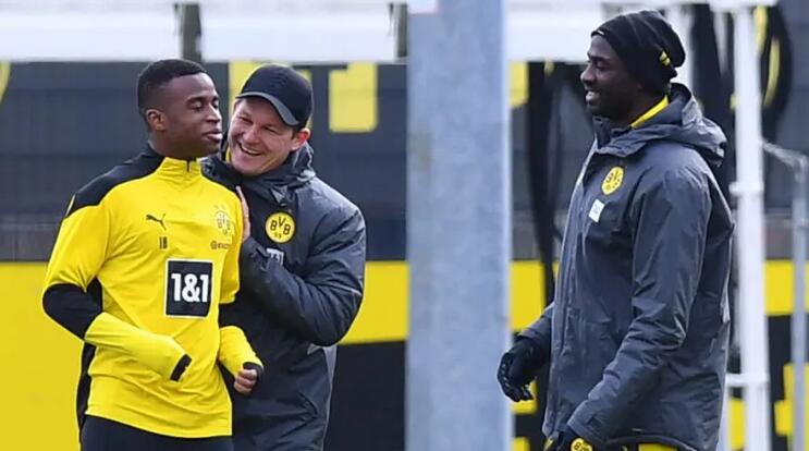 穆科科 多特蒙德（等不了了？曝穆科科本人仍在犹豫续约 多特为其标价1500万）