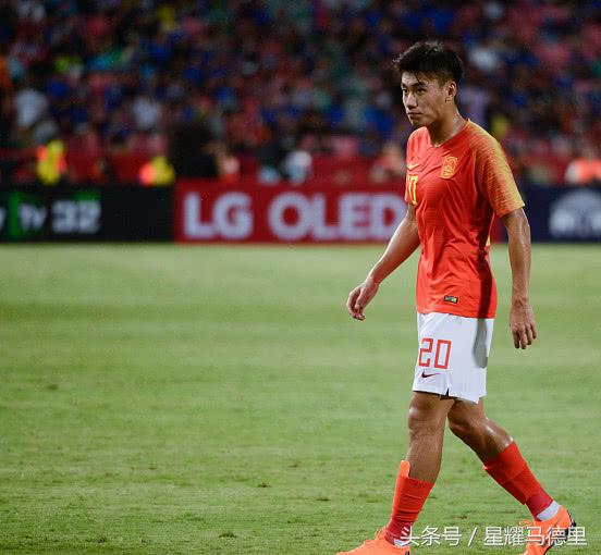 被众多现役国脚怒怼（身价1.5亿的国脚回击“解散国足”：有些人不看球，却爱落井下石）