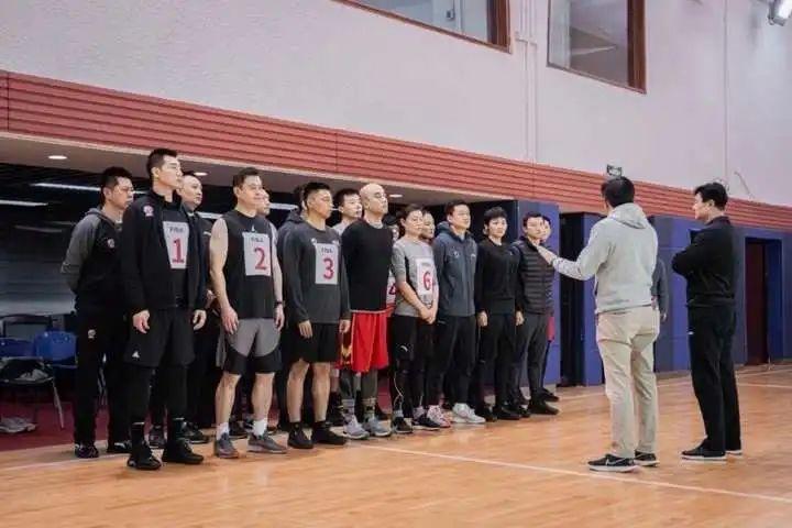 cba2020裁判名单（CBA裁判作弊被抓了？！离大谱的“名哨翻车记”）