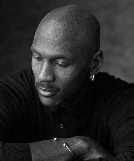 nba球星为什么都打耳洞(NBA戴过耳钉的球星有很多,但是只有这5人能完美驾驭)