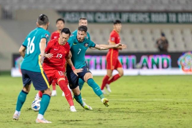 澳大利亚vs国足（赢得尊重！国足1-1澳大利亚，日本球迷：干得不错，感谢中国）