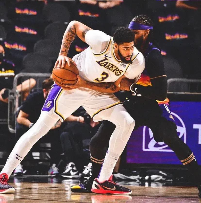 湖人vs太阳g2直播在线观看（季后赛G2湖人vs太阳 湖人领先六分 结束上半场）