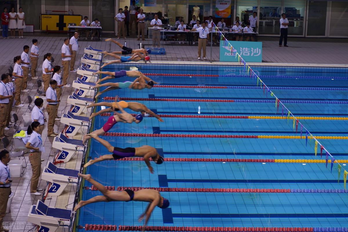 跳水怎样才能跳得好（我来告诉你，游泳出发台跳水的技巧）