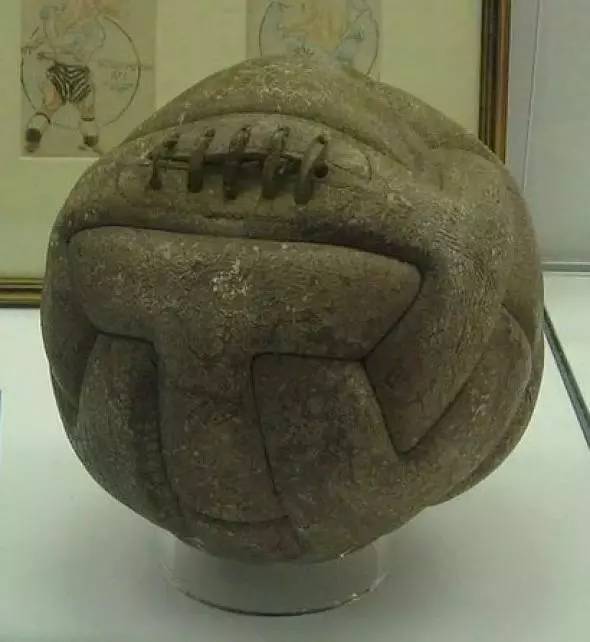 足球是什么样子（足球原来是这个样子的 向不规则的“鞠”致敬！）