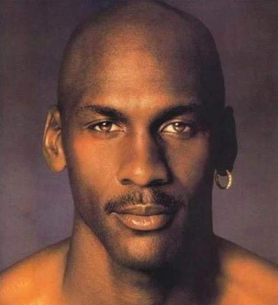 nba球星为什么都打耳洞（耳钉不是谁都能驾驭！NBA6大球员戴耳钉超霸气！科比戴的钻石最大）