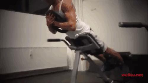 羽毛球是如何扣杀的（羽毛球扣杀不出暴力的球，多半是动作流程不正确，六个步骤不能少）