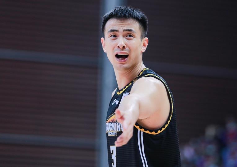 cba总决赛广东vs辽宁G1（总决赛G1，广东完胜辽宁，郭艾伦强行一波，无奈被广东追着屁股打）