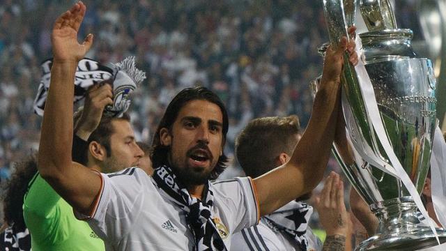 足球82号球星(“脸哥”赫迪拉挂靴:再见,大满贯领袖与被误解的模范8号)