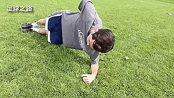 足球运动员怎么样训练体能（像职业球员一样训练（day20）：足球专项体能训练）