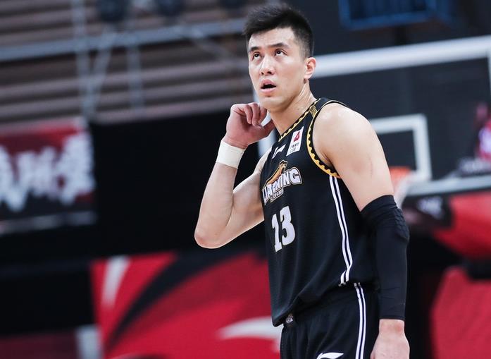 cba总决赛广东vs辽宁G1（总决赛G1，广东完胜辽宁，郭艾伦强行一波，无奈被广东追着屁股打）