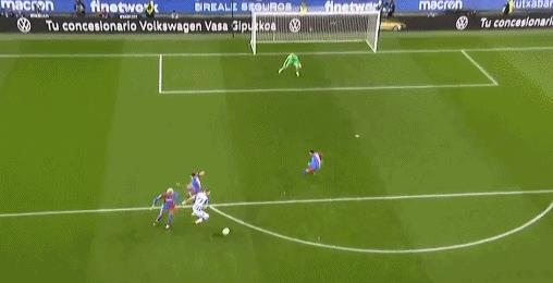 费兰助攻奥巴梅扬破门（西甲-巴萨1-0皇家社会 费兰助攻奥巴梅扬头球破门）